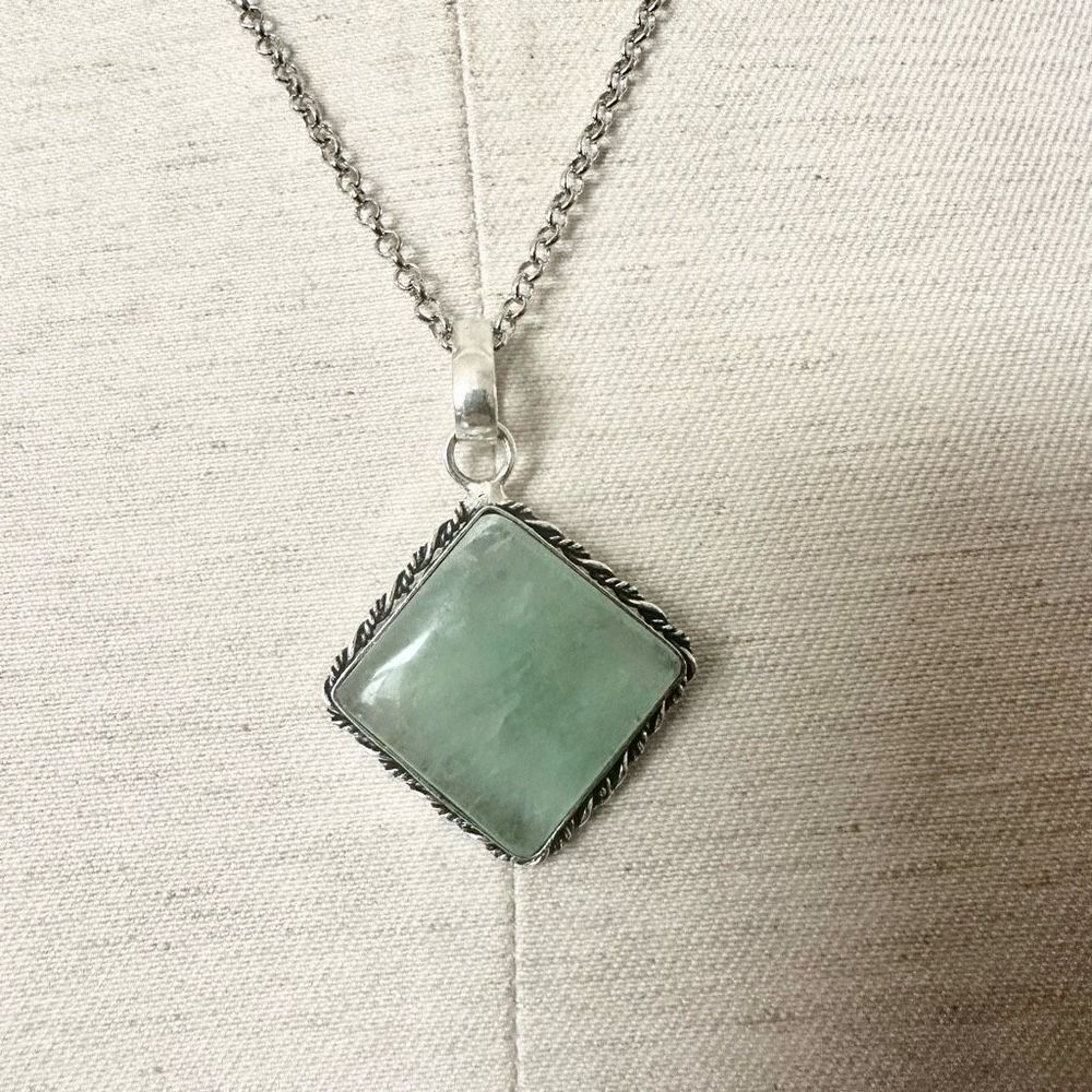 Fluorite pendant necklace 